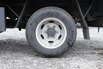 �ִ����ó� ��ͼ200 88���� 4X2 3.7�׵�����ʽ�ῨͼƬ