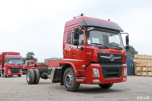 东风新疆 畅行D3V 260马力 4X2 8.3米厢式载货车(国六)(DFV5183XXYGP6D2)