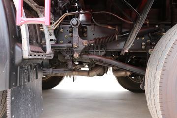 东风新疆 畅行D7V 320马力 6X2 9.6米仓栅式载货车(国六)(DFV5257CCYGP6D)底盘图片