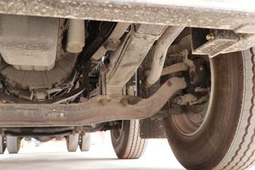 东风新疆 畅行D7V 320马力 6X2 9.6米仓栅式载货车(国六)(DFV5257CCYGP6D)底盘图片
