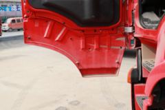 上汽红岩 杰狮C6重卡 440马力 6X4 LNG 挡牵引(速比3.7)(国六)(CQ4257HD12384T)