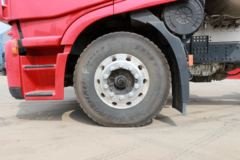 上汽红岩 杰狮C6重卡 440马力 6X4 LNG 挡牵引(速比3.7)(国六)(CQ4257HD12384T)