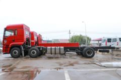 陕汽重卡 德龙M3000S 轻量化版 350马力 6X2 7.9米仓栅式载货车(国六)(SX5259CCYMB549F1)