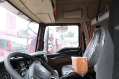 陕汽重卡 德龙M3000S 轻量化版 350马力 6X2 7.9米仓栅式载货车(国六)(SX5259CCYMB549F1)