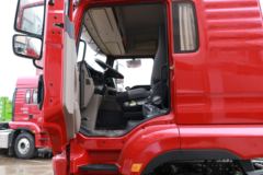 陕汽重卡 德龙M3000S 轻量化版 350马力 6X2 7.9米仓栅式载货车(国六)(SX5259CCYMB549F1)