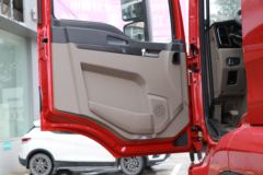 陕汽重卡 德龙M3000S 轻量化版 350马力 6X2 7.9米仓栅式载货车(国六)(SX5259CCYMB549F1)
