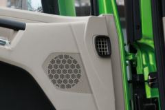 陕汽重卡 德龙X5000 430马力 8X4 5.8米自卸车(国六)