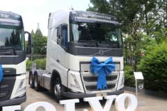 沃尔沃 新FH重卡 460马力 6X4 自动挡牵引车(国六)