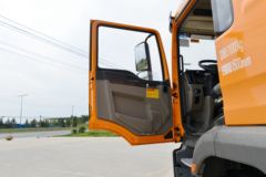 陕汽重卡 德龙M3000S 城建标准版 400马力 8X4 6.8米自卸车(国六)