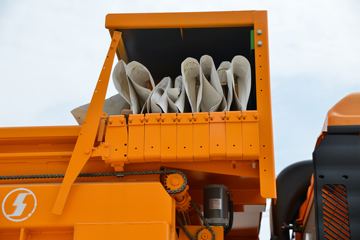 �����ؿ� ����M3000S �ǽ���׼�� 400���� 8X4 6.8����ж��(����)ͼƬ