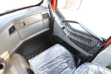 һ����� J6P ��ֵ�� 460���� 6X4ǣ����(����)(CA4250P66K25T1E6)ͼƬ