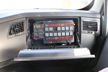 һ����� J6P ��ֵ�� 460���� 6X4ǣ����(����)(CA4250P66K25T1E6)ͼƬ