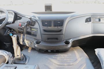 һ����� J6P ��ֵ�� 460���� 6X4ǣ����(����)(CA4250P66K25T1E6)ͼƬ