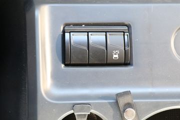 һ����� J6P ��ֵ�� 460���� 6X4ǣ����(����)(CA4250P66K25T1E6)ͼƬ