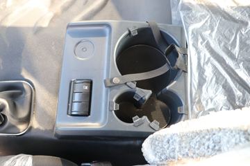 һ����� J6P ��ֵ�� 460���� 6X4ǣ����(����)(CA4250P66K25T1E6)ͼƬ