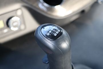 һ����� J6P ��ֵ�� 460���� 6X4ǣ����(����)(CA4250P66K25T1E6)ͼƬ