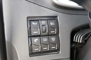 һ����� J6P ��ֵ�� 460���� 6X4ǣ����(����)(CA4250P66K25T1E6)ͼƬ