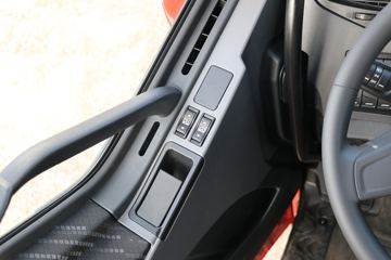 һ����� J6P ��ֵ�� 460���� 6X4ǣ����(����)(CA4250P66K25T1E6)ͼƬ