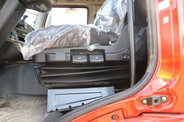 һ����� J6P ��ֵ�� 460���� 6X4ǣ����(����)(CA4250P66K25T1E6)ͼƬ