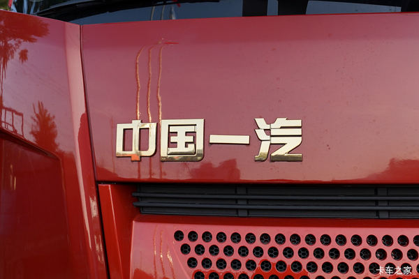 一汽解放 J6L中卡 精英版 260马力 4X2 6.75米仓栅