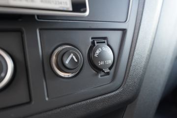 һ����� J6L�п� ������ 260���� 4X2 6.75�ײ�դʽ�ػ���(����)(CA5180CCYP62K1L4A2E6)ͼƬ