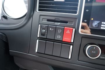 һ����� J6L�п� ������ 260���� 4X2 6.75�ײ�դʽ�ػ���(����)(CA5180CCYP62K1L4A2E6)ͼƬ