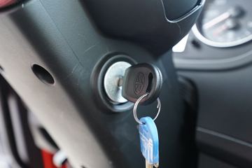 һ����� J6L�п� ������ 260���� 4X2 6.75�ײ�դʽ�ػ���(����)(CA5180CCYP62K1L4A2E6)ͼƬ