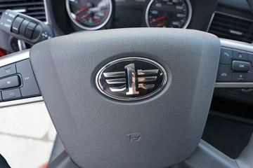 һ����� J6L�п� ������ 260���� 4X2 6.75�ײ�դʽ�ػ���(����)(CA5180CCYP62K1L4A2E6)ͼƬ