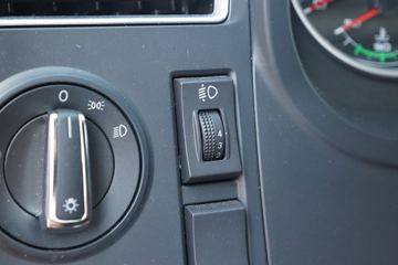 һ����� J6L�п� ������ 260���� 4X2 6.75�ײ�դʽ�ػ���(����)(CA5180CCYP62K1L4A2E6)ͼƬ