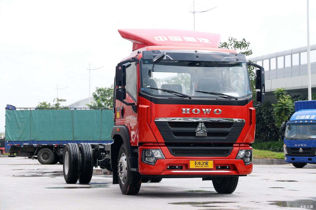 中国重汽HOWO G5X中卡 250马力 9.7米排半厢式载货车(国六)