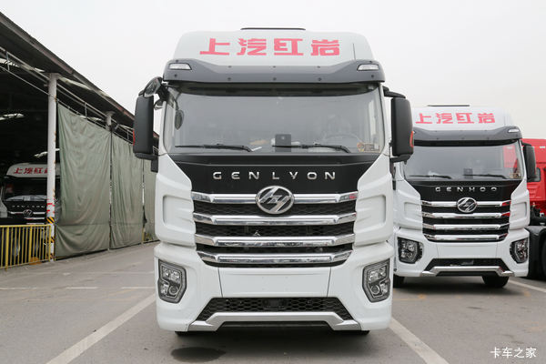 上汽红岩 杰狮H6 18T 4X2 换电式纯电动牵引车 282kWh