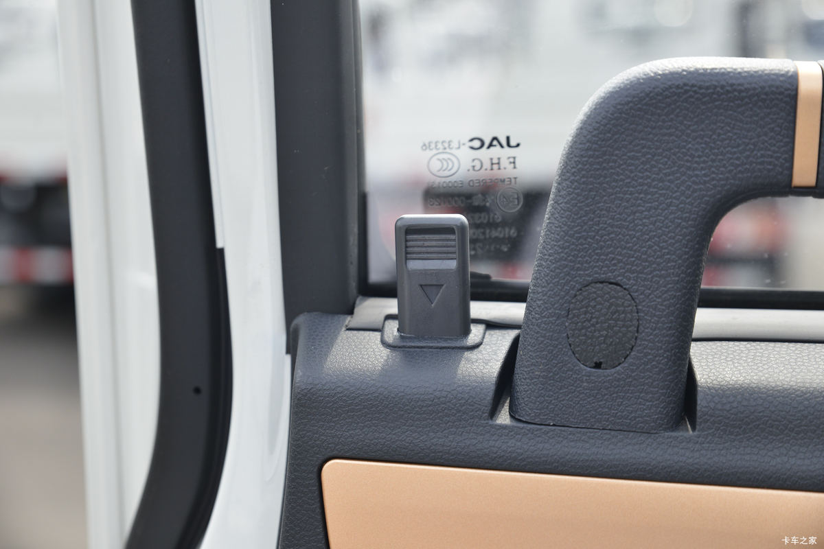 ���� ����J3 135���� 3.7�׵��Ų�դʽ�Ῠ(����)(HFC5031CCYP23K1B4S)��ʻ��                                               