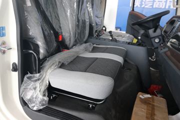 �������ó� ������9 ���˰� 156���� 4.15�׵�����ʽ�Ῠ(����)ͼƬ