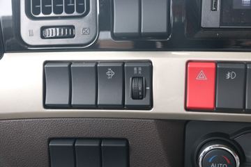 �������� ����H5�п� 245���� 4X2 6.8�ײ�դʽ�ػ���(��ʿ��10��)(LZ5180CCYH5AC1)ͼƬ