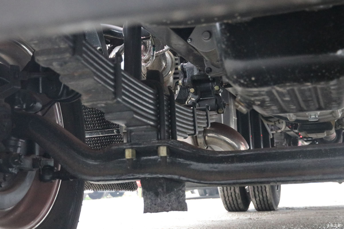 乘龙H5载货车底盘图片