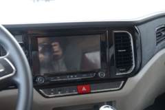 陕汽重卡 德龙L5000 旗舰版 245马力 4X2 6.8米仓栅式载货车(国六)(SX5189CCYLA501F2)