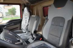 陕汽重卡 德龙L5000 旗舰版 245马力 4X2 6.8米仓栅式载货车(国六)(SX5189CCYLA501F2)