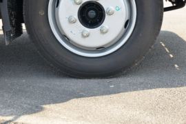 骏铃V7(原骏铃A8)&nbsp;载货车底盘                                                图片