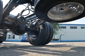 ���� ����˹V9 220���� 4X2 5.95�ײ�դʽ�ػ���ͼƬ