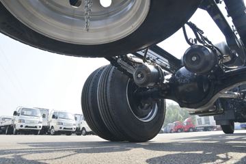 ���� ����˹V9 220���� 4X2 5.95�ײ�դʽ�ػ���ͼƬ