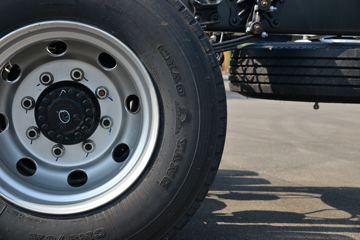 ���� ����˹V9 220���� 4X2 5.95�ײ�դʽ�ػ���ͼƬ