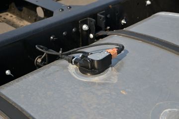 ���� ����˹V9 220���� 4X2 5.95�ײ�դʽ�ػ���ͼƬ