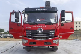 东风新疆底盘&nbsp;随车吊外观图片