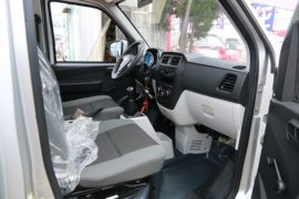 优劲T5&nbsp;载货车驾驶室                                               图片