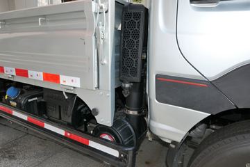 �й�����HOWO С˧ 130���� 4X2 3.95�׵�������С��(ZZ1047F3111F145)ͼƬ