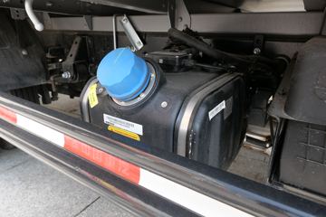 �й�����HOWO С˧ 130���� 4X2 3.95�׵�������С��(ZZ1047F3111F145)ͼƬ