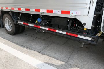 �й�����HOWO С˧ 130���� 4X2 3.95�׵�������С��(ZZ1047F3111F145)ͼƬ