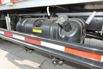 �й�����HOWO С˧ 130���� 4X2 3.95�׵�������С��(ZZ1047F3111F145)ͼƬ