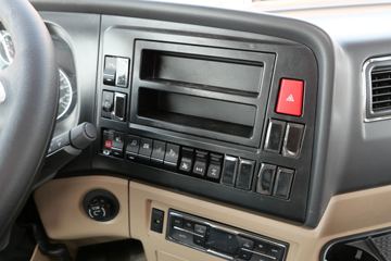 �й����� HOWO TX�ؿ� 430���� 6X4 ǣ����(����)(ZZ4257V324GF1)ͼƬ