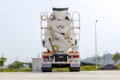 东风柳汽 乘龙H5 330马力 8X4 7.73方混凝土搅拌车(440后桥)(LZ5310GJBH5FB)
